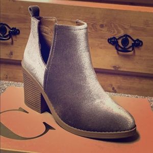 Taupe velvet ankle boots